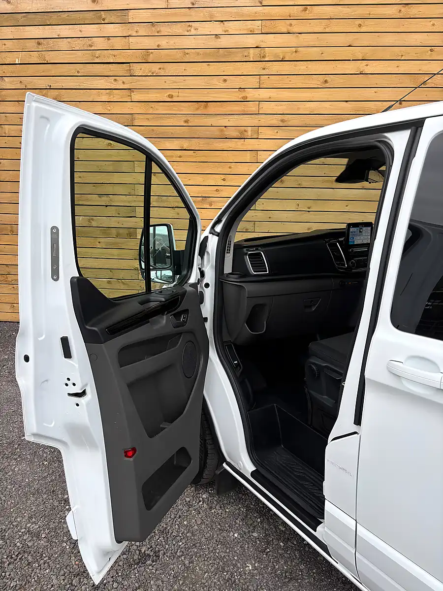 Used 2022 Ford Transit Custom Limited Frozen White - Interior and Exterior details 16