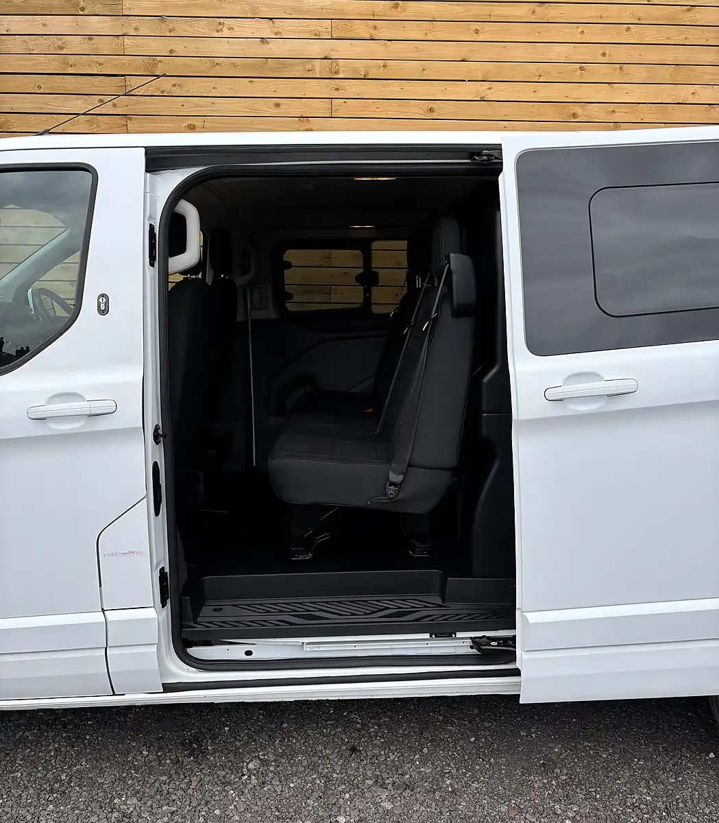 Used 2022 Ford Transit Custom Limited Frozen White - Interior and Exterior details 17