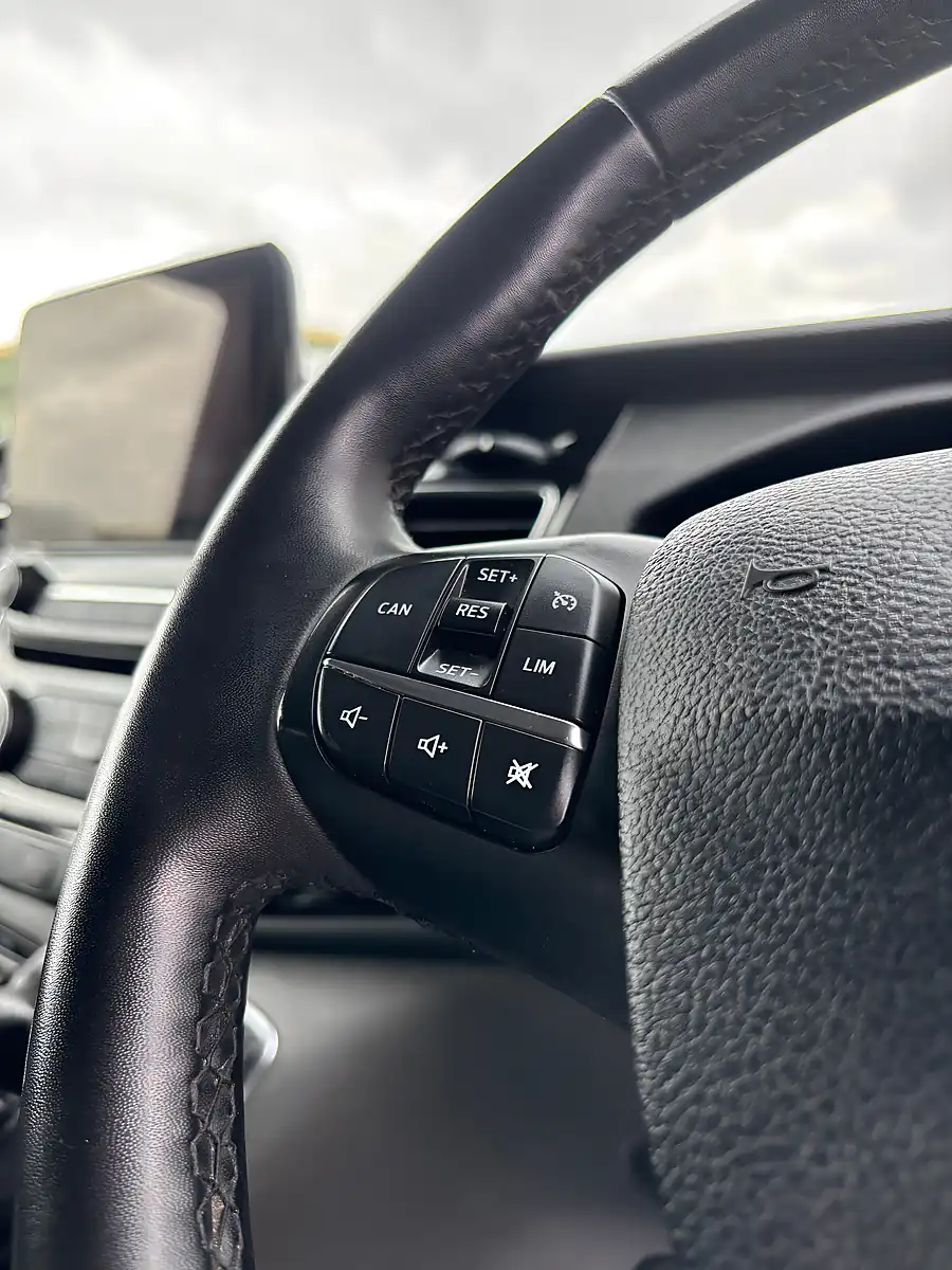 Used 2022 Ford Transit Custom Limited Frozen White - Interior and Exterior details 18