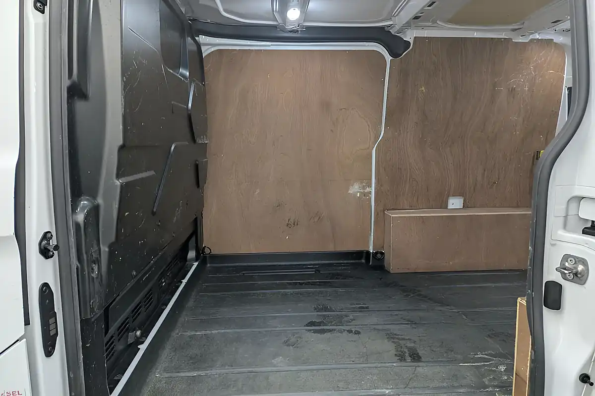 Used 2022 Ford Transit Custom Limited Frozen White - Interior and Exterior details 12