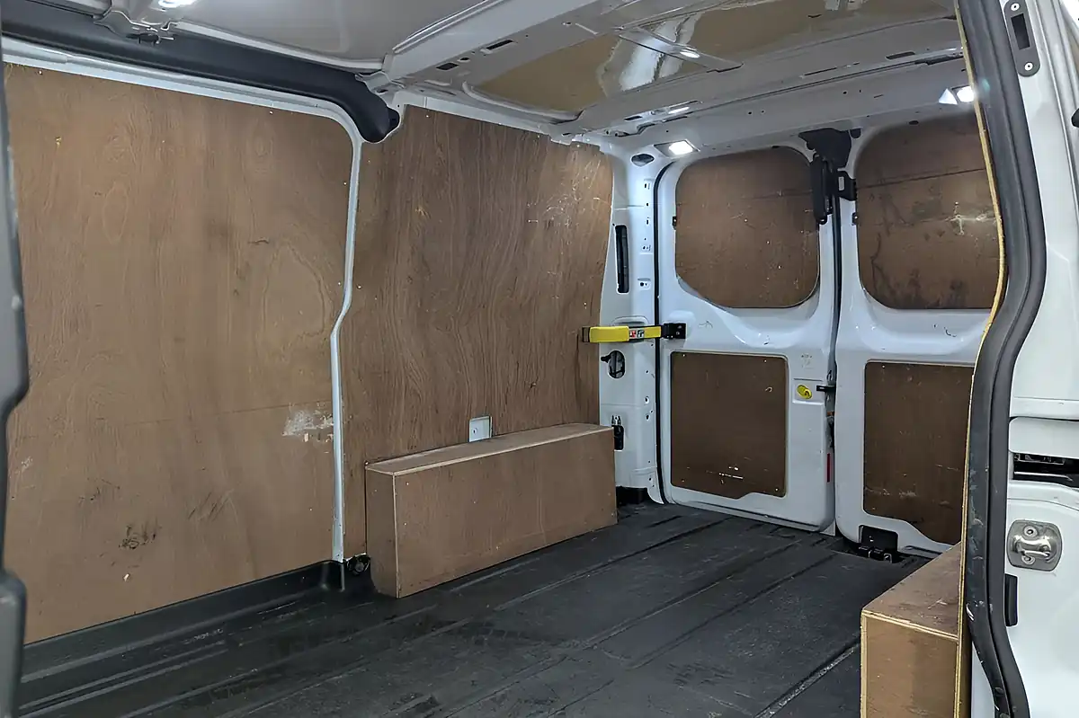 Used 2022 Ford Transit Custom Limited Frozen White - Interior and Exterior details 13