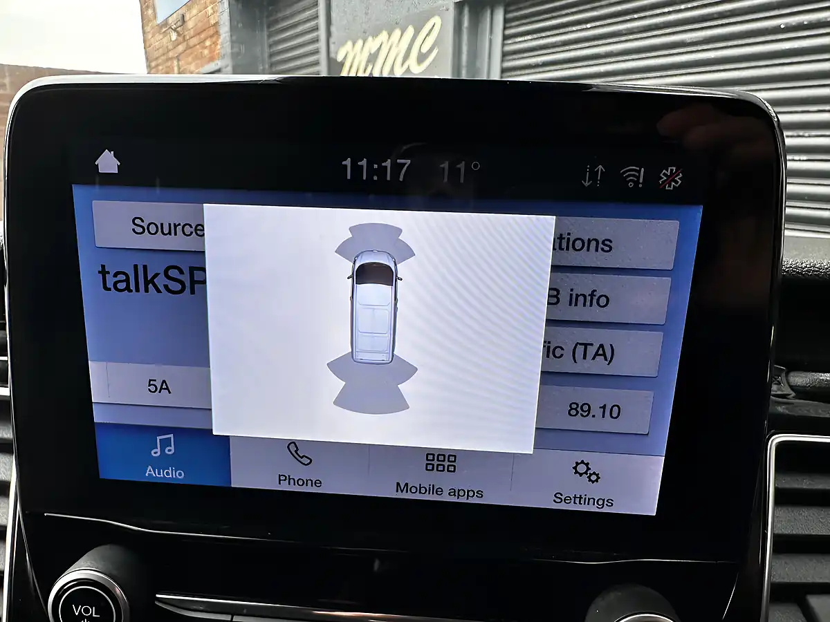 Used 2022 Ford Transit Custom Limited Frozen White - Interior and Exterior details 12