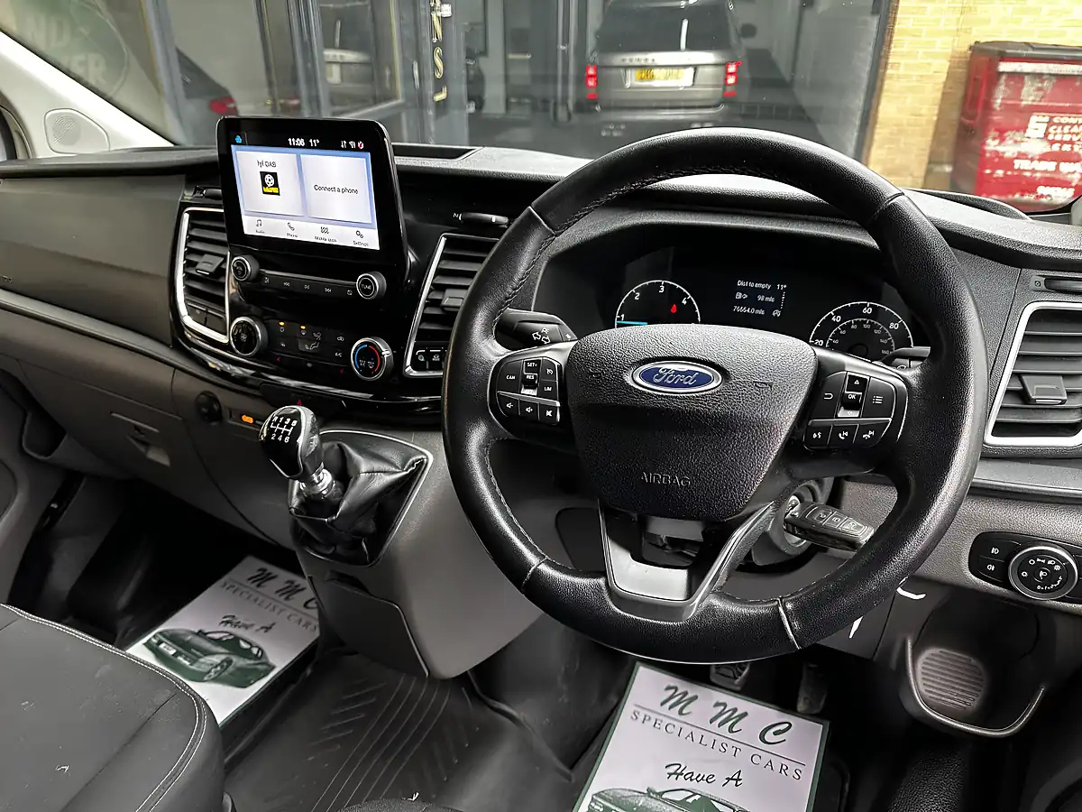 Used 2022 Ford Transit Custom Limited Frozen White - Interior and Exterior details 17