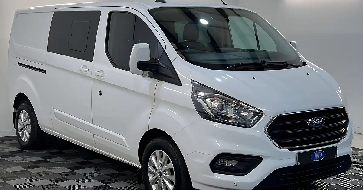 Used 2022 Ford Transit Custom Limited Frozen White - Front View