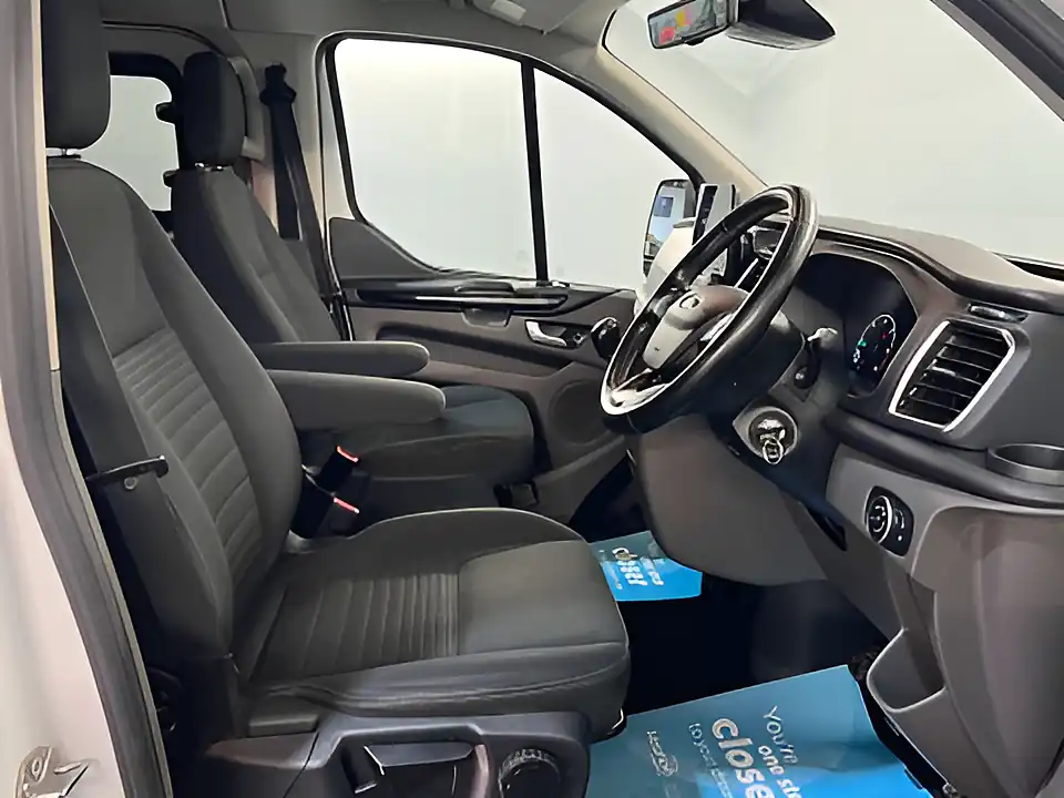 Used 2022 Ford Transit Custom Limited Frozen White - Interior and Exterior details 13