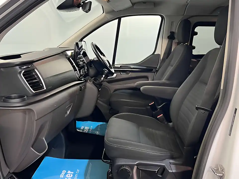 Used 2022 Ford Transit Custom Limited Frozen White - Interior and Exterior details 18