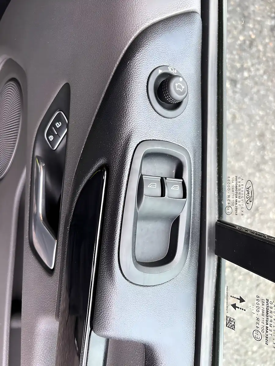 Used 2022 Ford Transit Custom Limited Grey - Interior and Exterior details 16