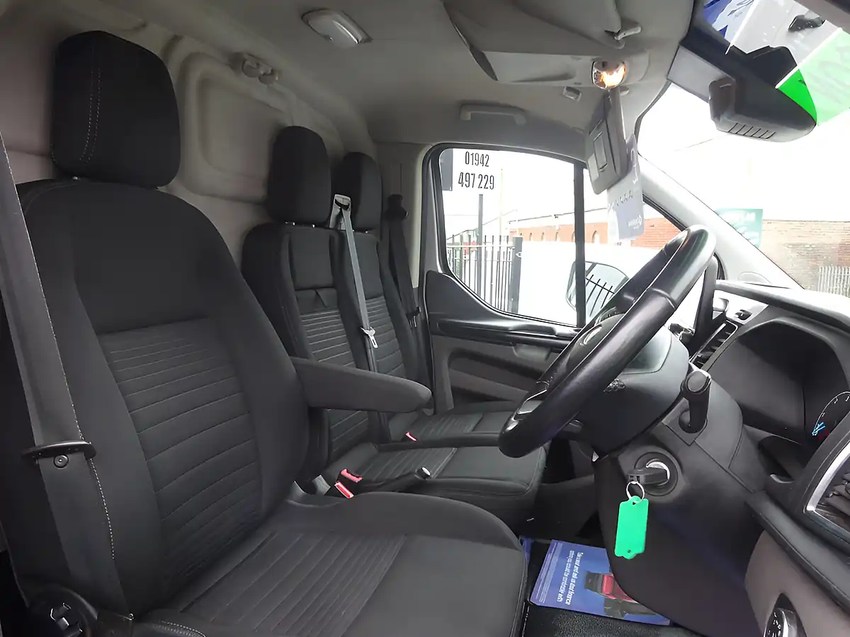 Used 2022 Ford Transit Custom Limited L1 H1 (swb) Silver - Interior and Exterior details 12