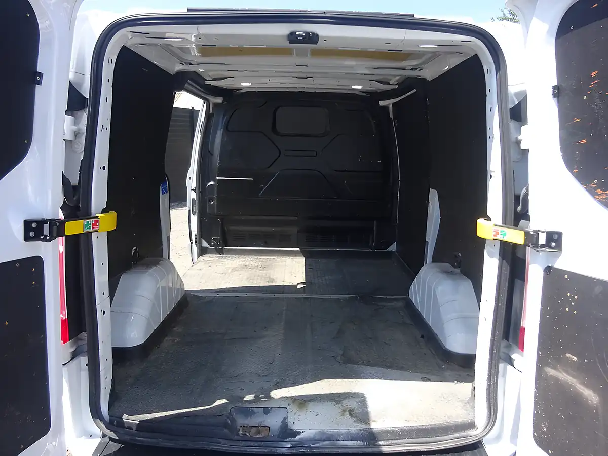 Used 2022 Ford Transit Custom Limited L1 H1 (swb) White - Interior and Exterior details 11