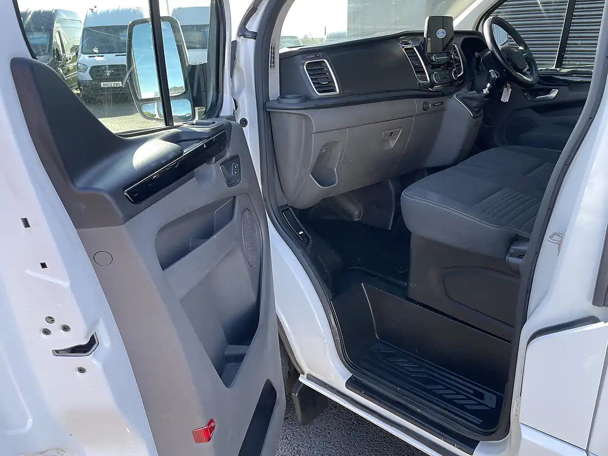Used 2022 Ford Transit Custom Limited Lwb White - Interior and Exterior details 16