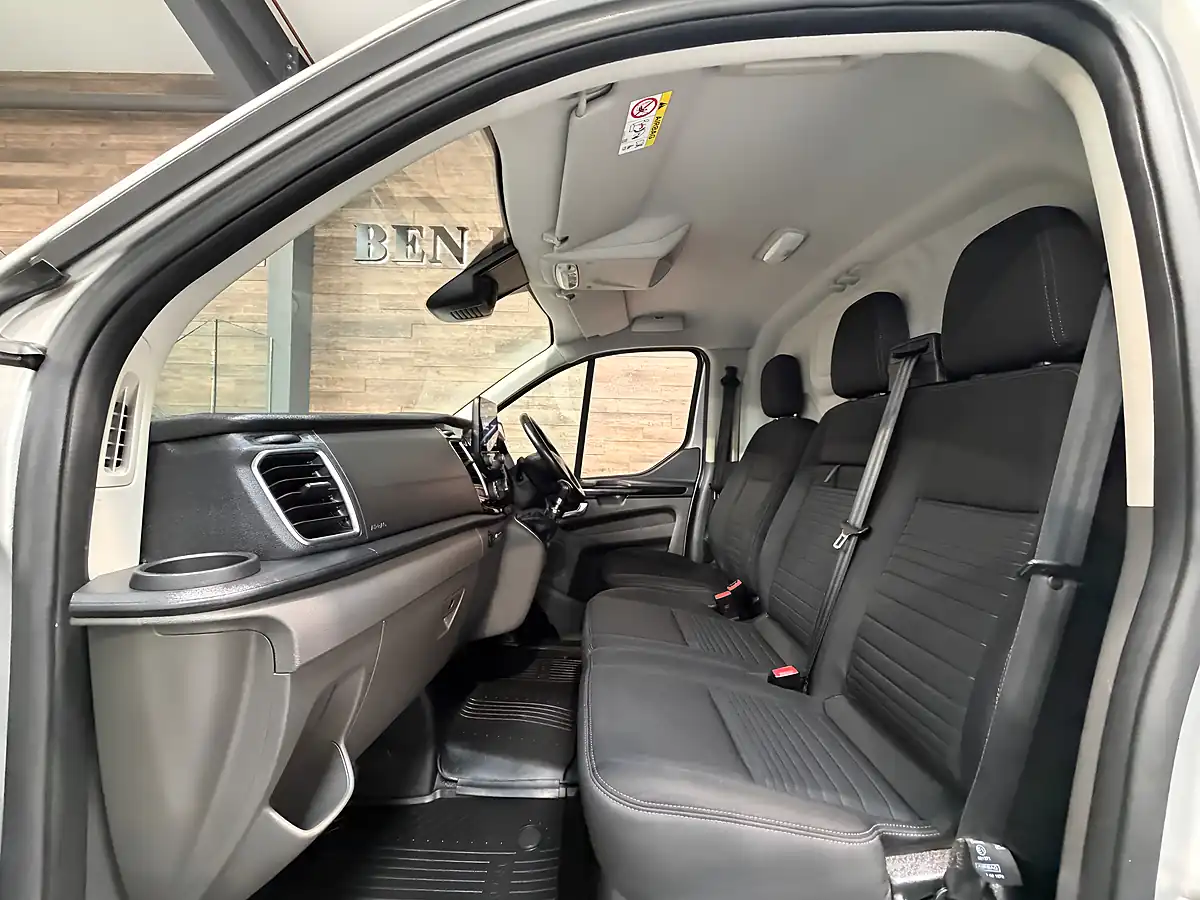 Used 2022 Ford Transit Custom Limited Moondust Silver - Interior and Exterior details 10