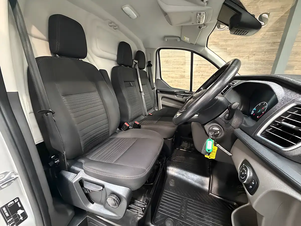 Used 2022 Ford Transit Custom Limited Moondust Silver - Interior and Exterior details 8