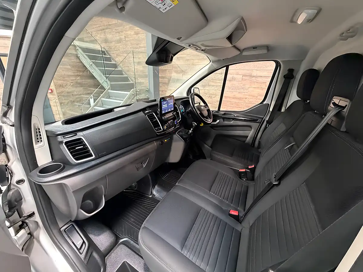 Used 2022 Ford Transit Custom Limited Moondust Silver - Interior and Exterior details 9
