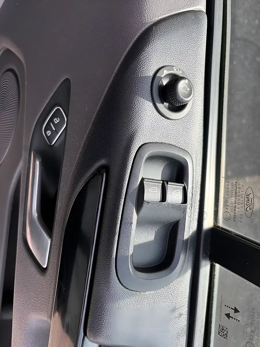 Used 2022 Ford Transit Custom Limited Moondust Silver - Interior and Exterior details 18