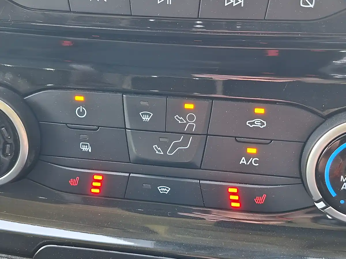 Used 2022 Ford Transit Custom Limited Moondust Silver - Interior and Exterior details 12