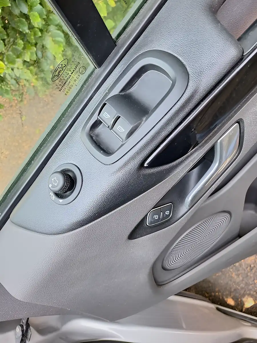 Used 2022 Ford Transit Custom Limited Moondust Silver - Interior and Exterior details 14