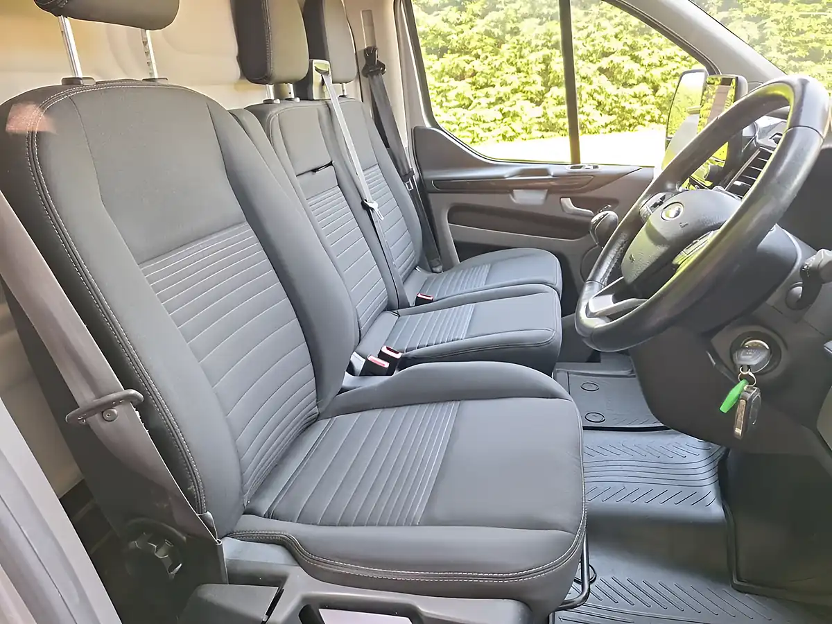 Used 2022 Ford Transit Custom Limited Moondust Silver - Interior and Exterior details 9