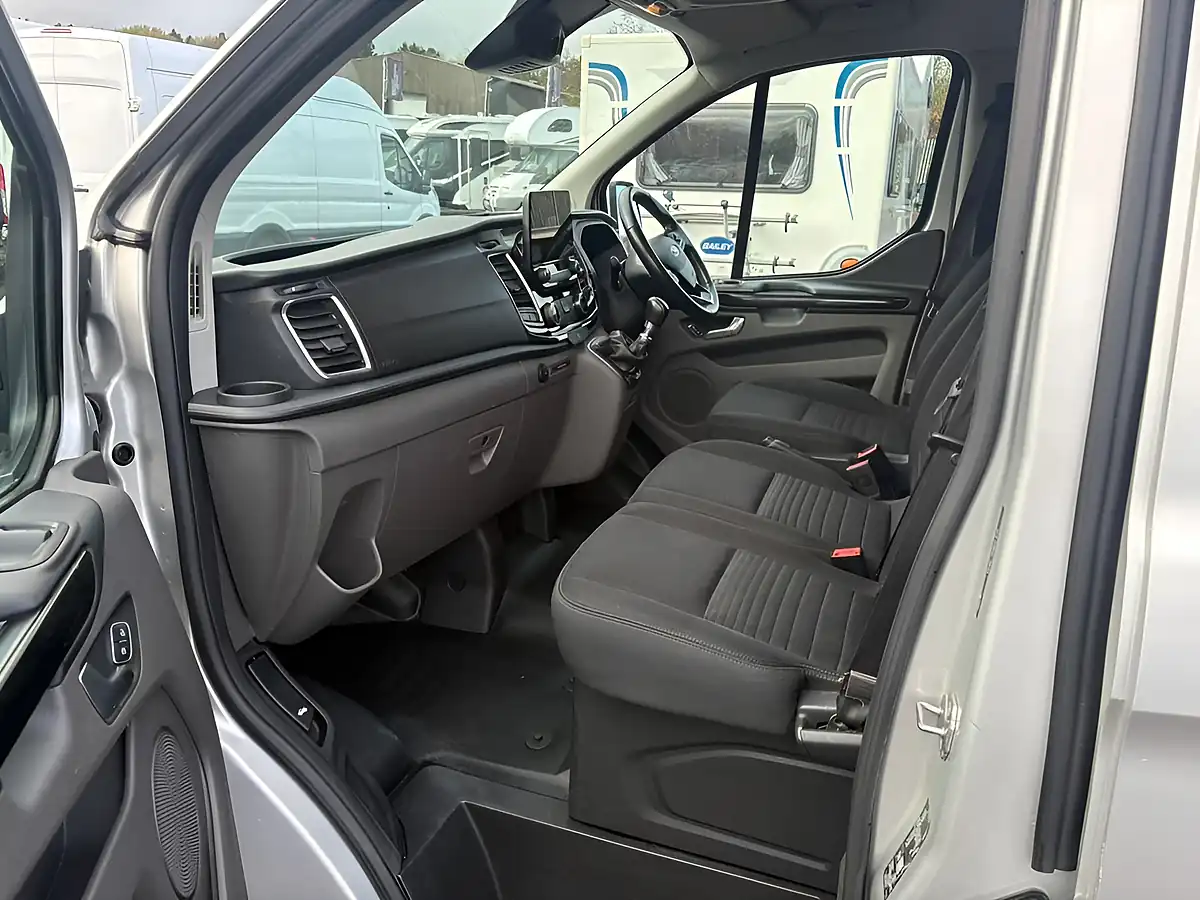 Used 2022 Ford Transit Custom Limited Moondust Silver - Interior and Exterior details 10