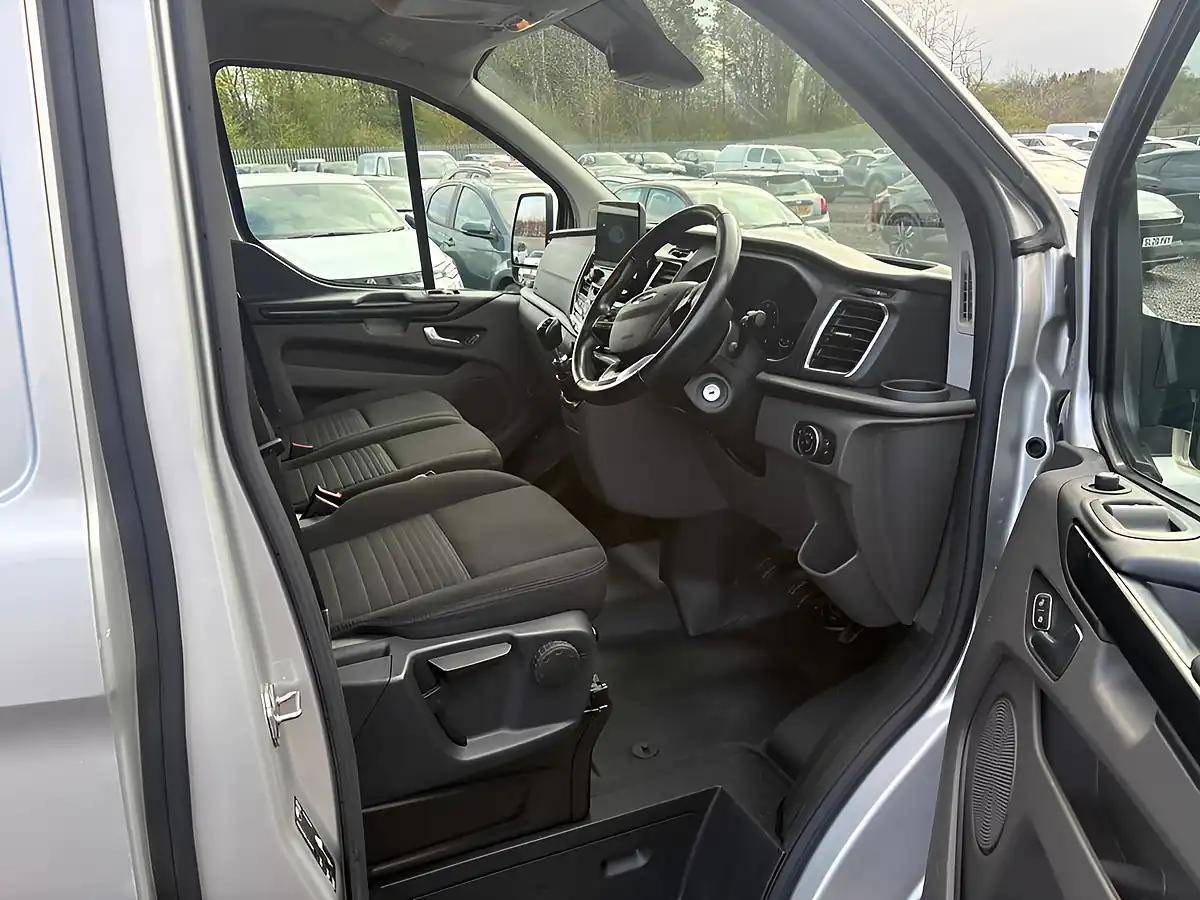 Used 2022 Ford Transit Custom Limited Moondust Silver - Interior and Exterior details 9