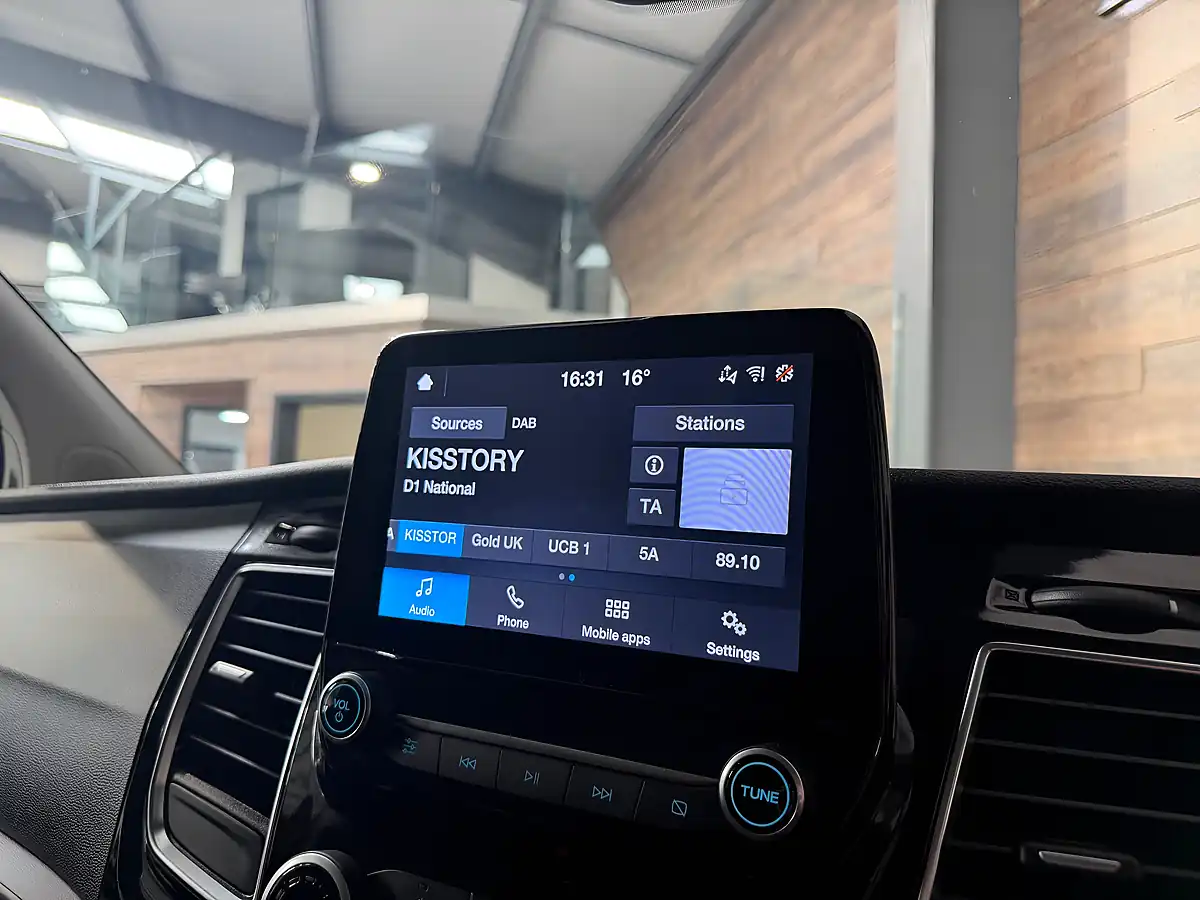 Used 2022 Ford Transit Custom Limited Moondust Silver - Interior and Exterior details 13