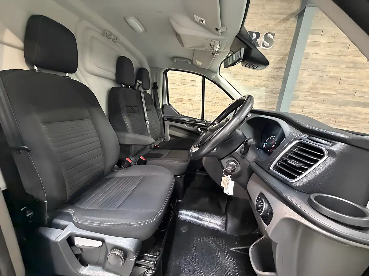 Used 2022 Ford Transit Custom Limited Moondust Silver - Interior and Exterior details 8