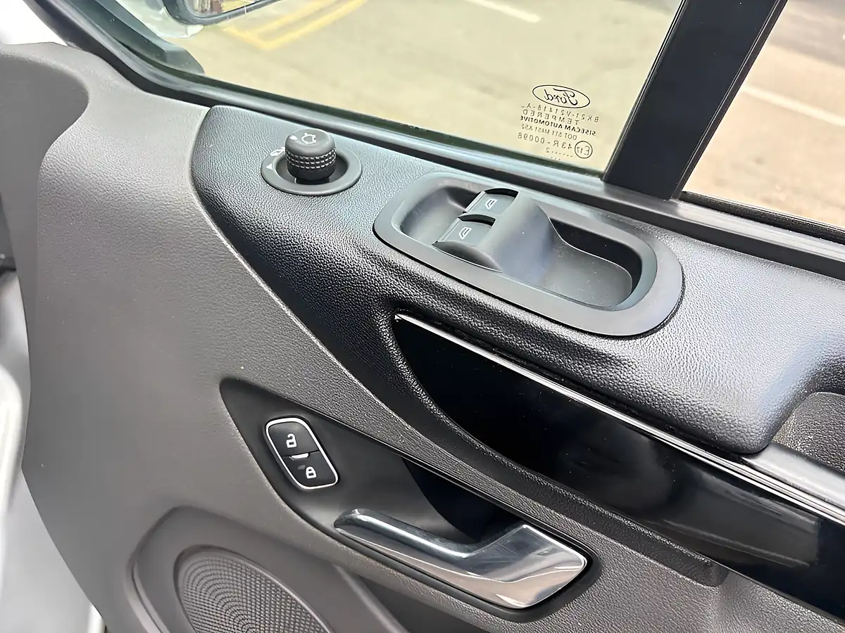 Used 2022 Ford Transit Custom Limited Silver - Interior and Exterior details 16