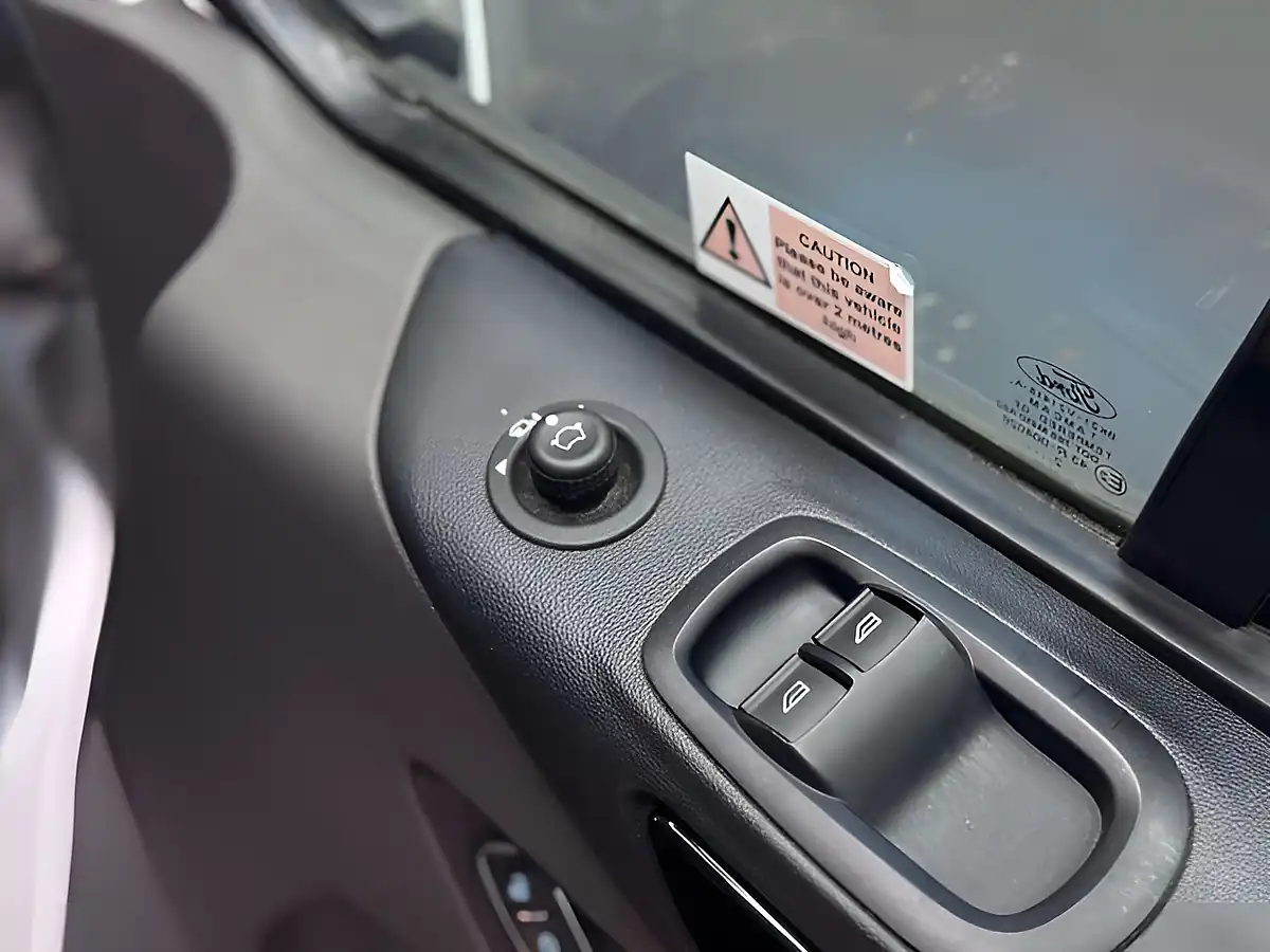 Used 2022 Ford Transit Custom Limited Silver - Interior and Exterior details 14