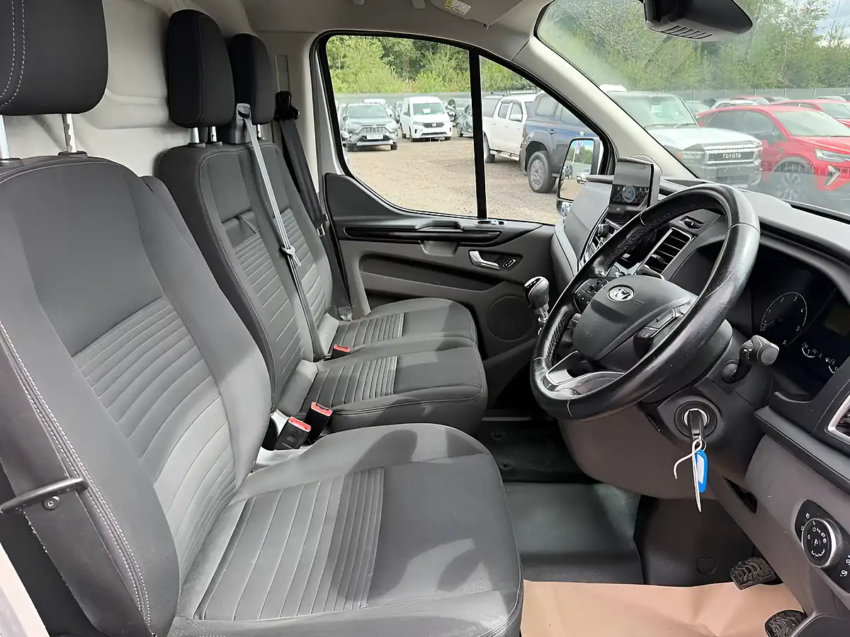 Used 2022 Ford Transit Custom Limited Silver - Interior and Exterior details 9