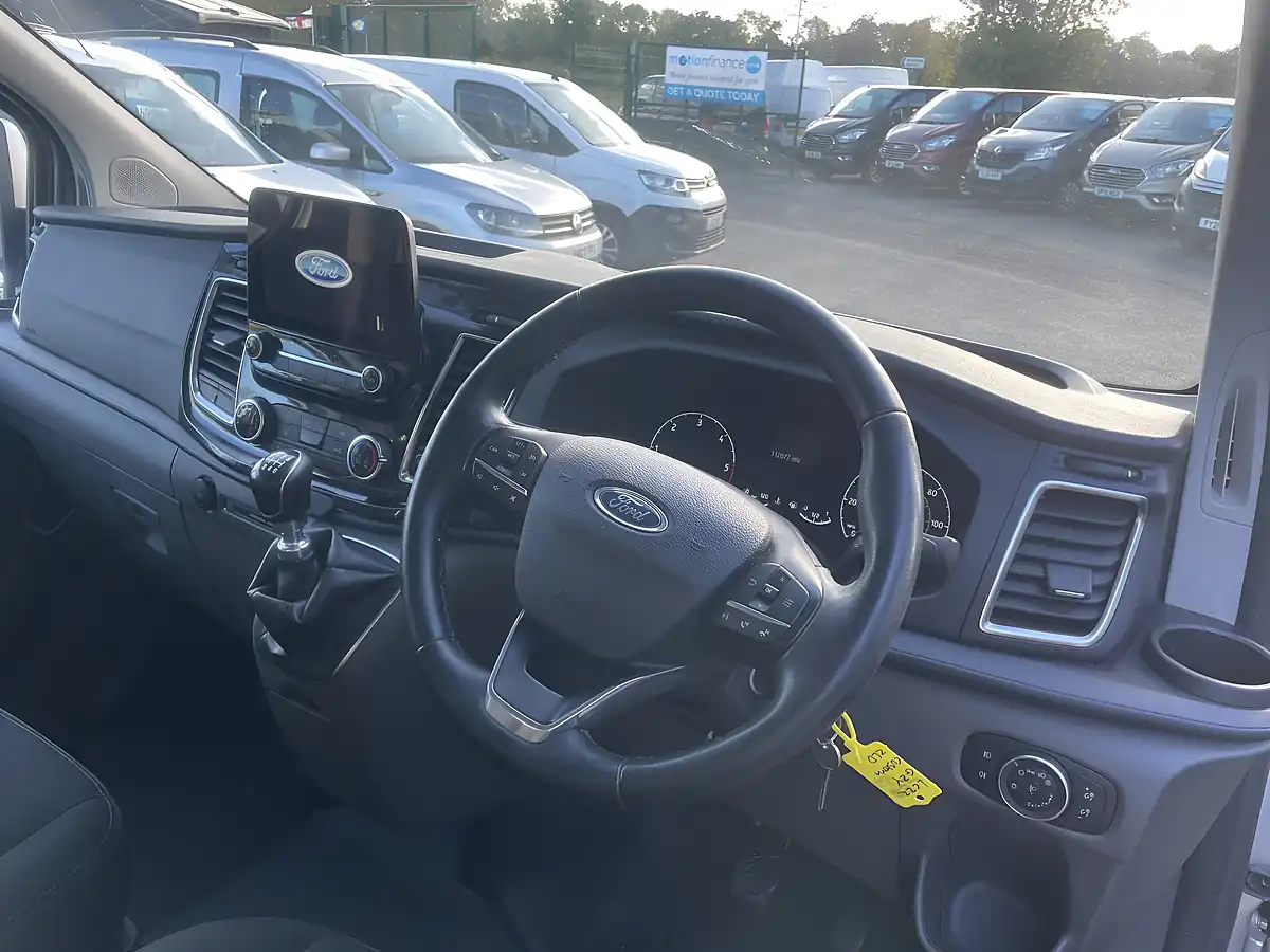 Used 2022 Ford Transit Custom Limited Swb Silver - Interior and Exterior details 8