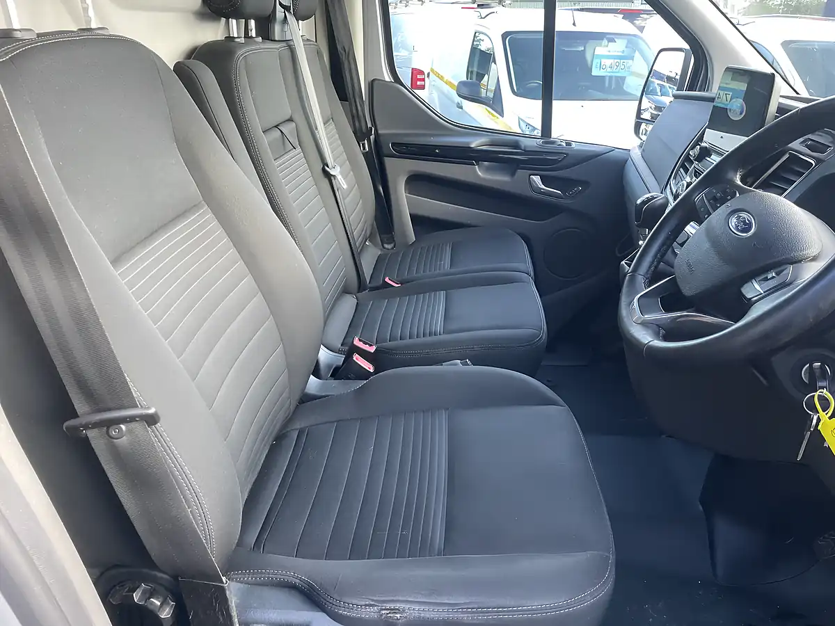 Used 2022 Ford Transit Custom Limited Swb Silver - Interior and Exterior details 9
