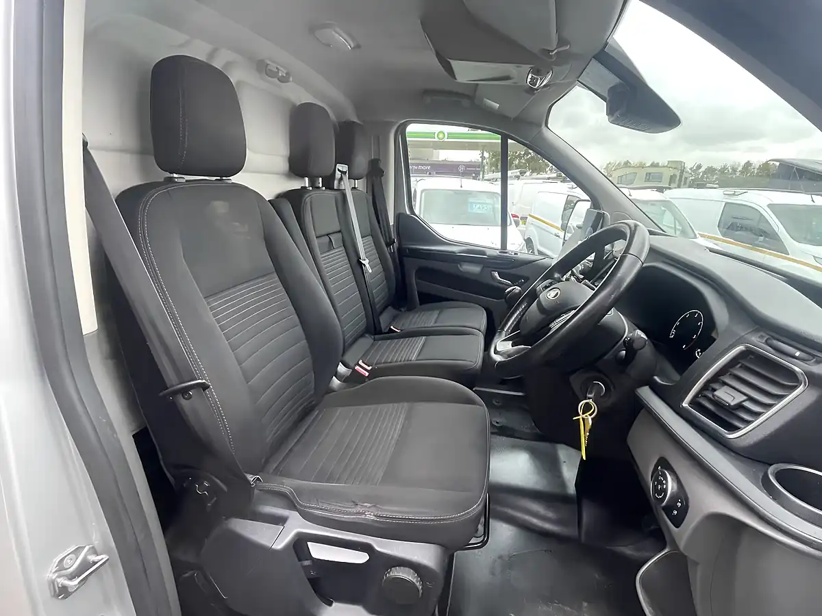 Used 2022 Ford Transit Custom Limited Swb Silver - Interior and Exterior details 10