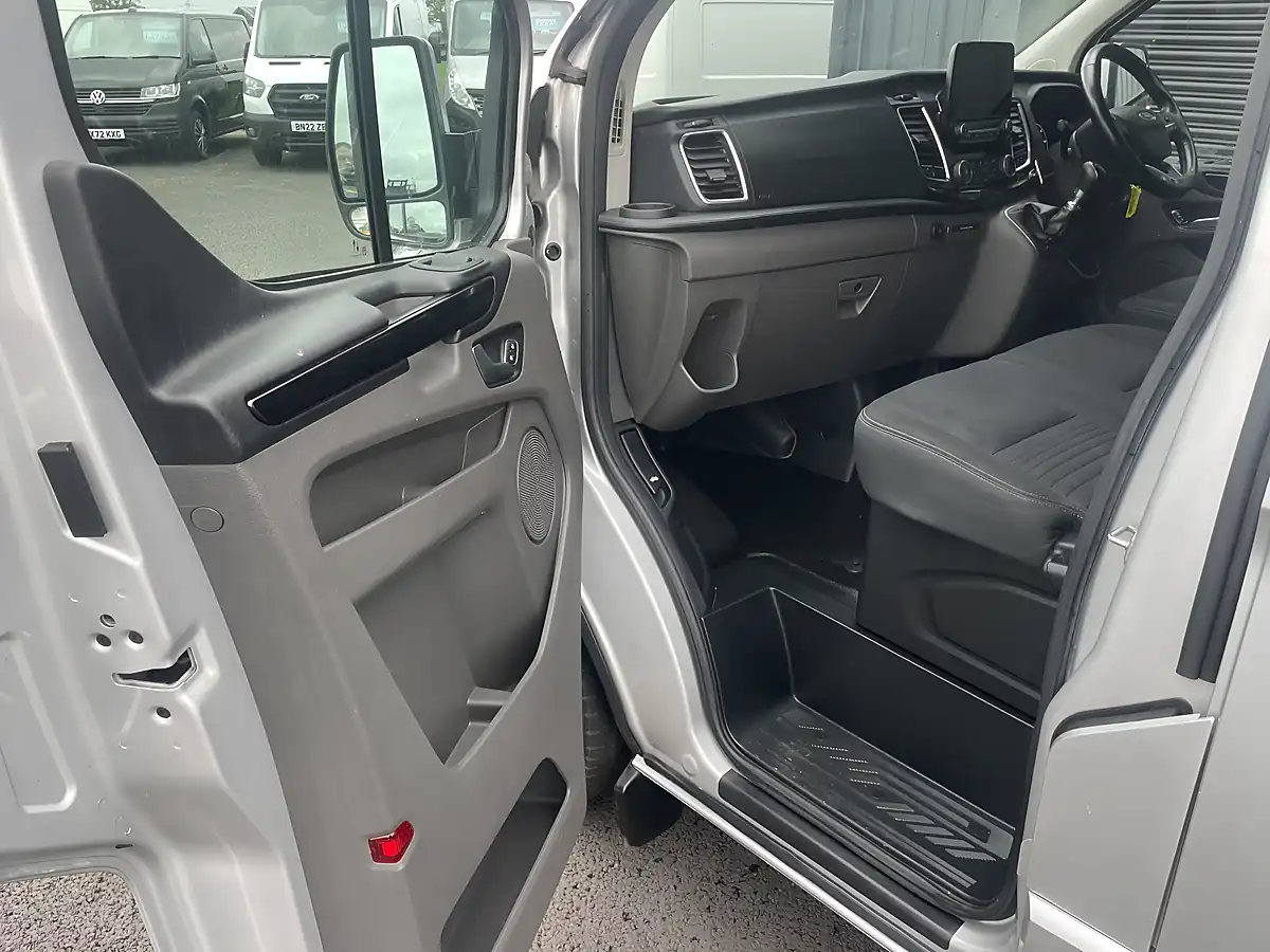 Used 2022 Ford Transit Custom Limited Swb Silver - Interior and Exterior details 14