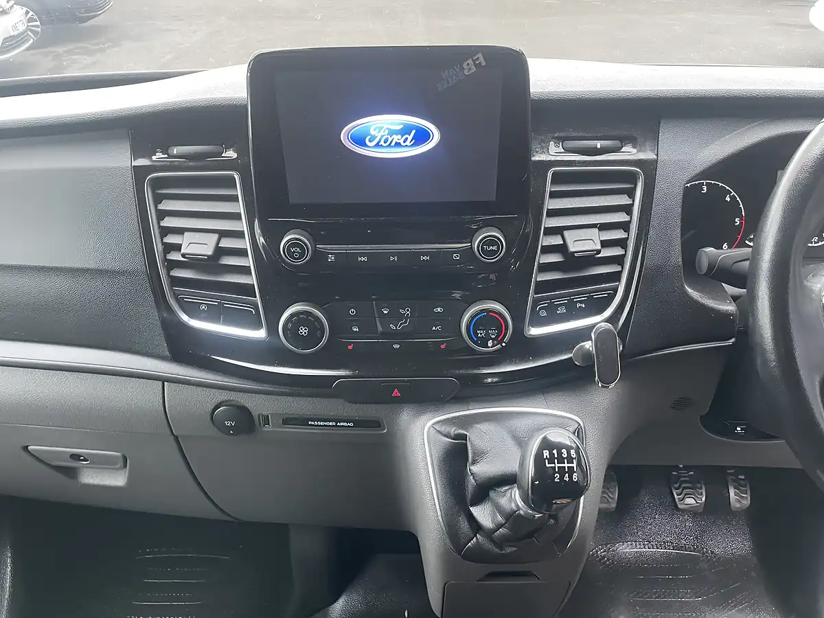 Used 2022 Ford Transit Custom Limited Swb Silver - Interior and Exterior details 9