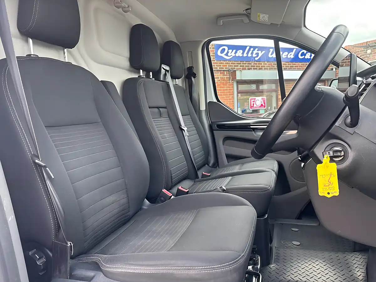 Used 2022 Ford Transit Custom Limited White - Interior and Exterior details 11