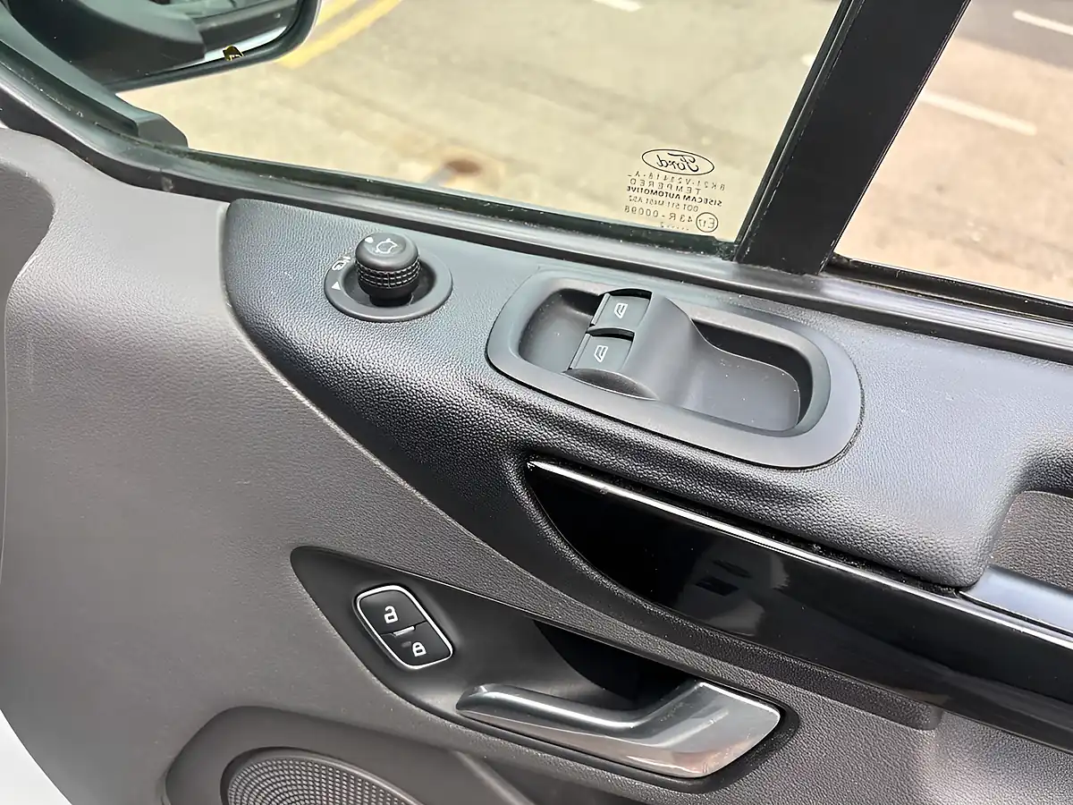 Used 2022 Ford Transit Custom Limited White - Interior and Exterior details 16