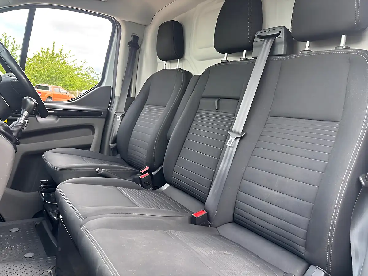 Used 2022 Ford Transit Custom Limited White - Interior and Exterior details 17