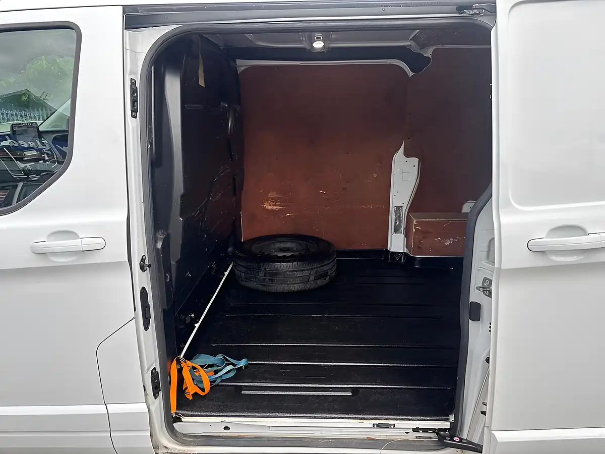 Used 2022 Ford Transit Custom Limited White - Interior and Exterior details 19