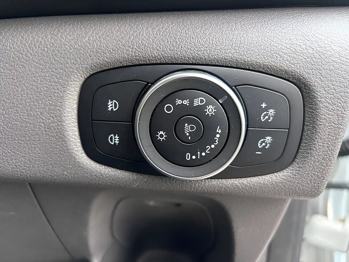 Used 2022 Ford Transit Custom Limited White - Interior and Exterior details 20
