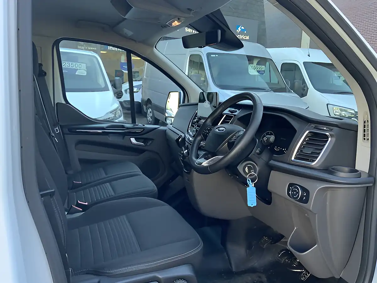 Used 2022 Ford Transit Custom Limited White - Interior and Exterior details 17