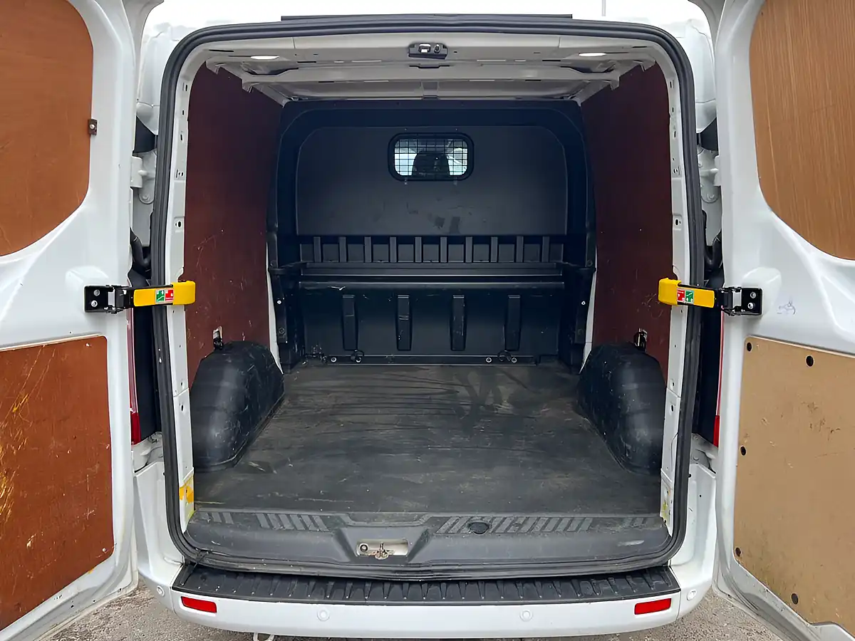 Used 2022 Ford Transit Custom Limited White - Interior and Exterior details 14