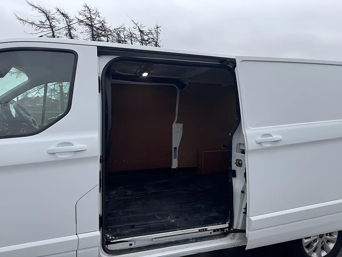 Used 2022 Ford Transit Custom Limited White - Interior and Exterior details 17