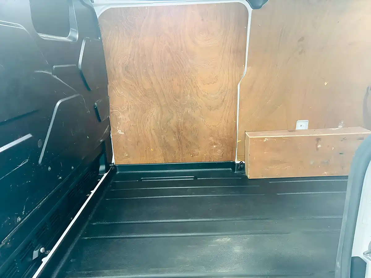 Used 2022 Ford Transit Custom Limited White - Interior and Exterior details 12