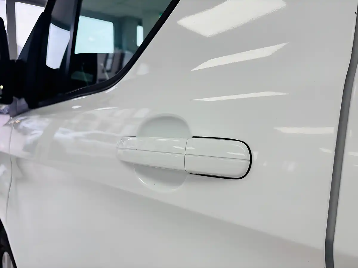 Used 2022 Ford Transit Custom Limited White - Interior and Exterior details 13