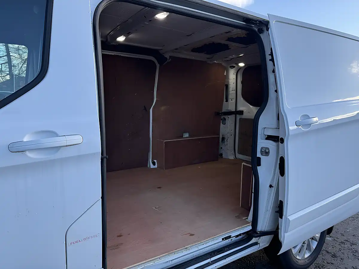 Used 2022 Ford Transit Custom Limited White - Interior and Exterior details 14