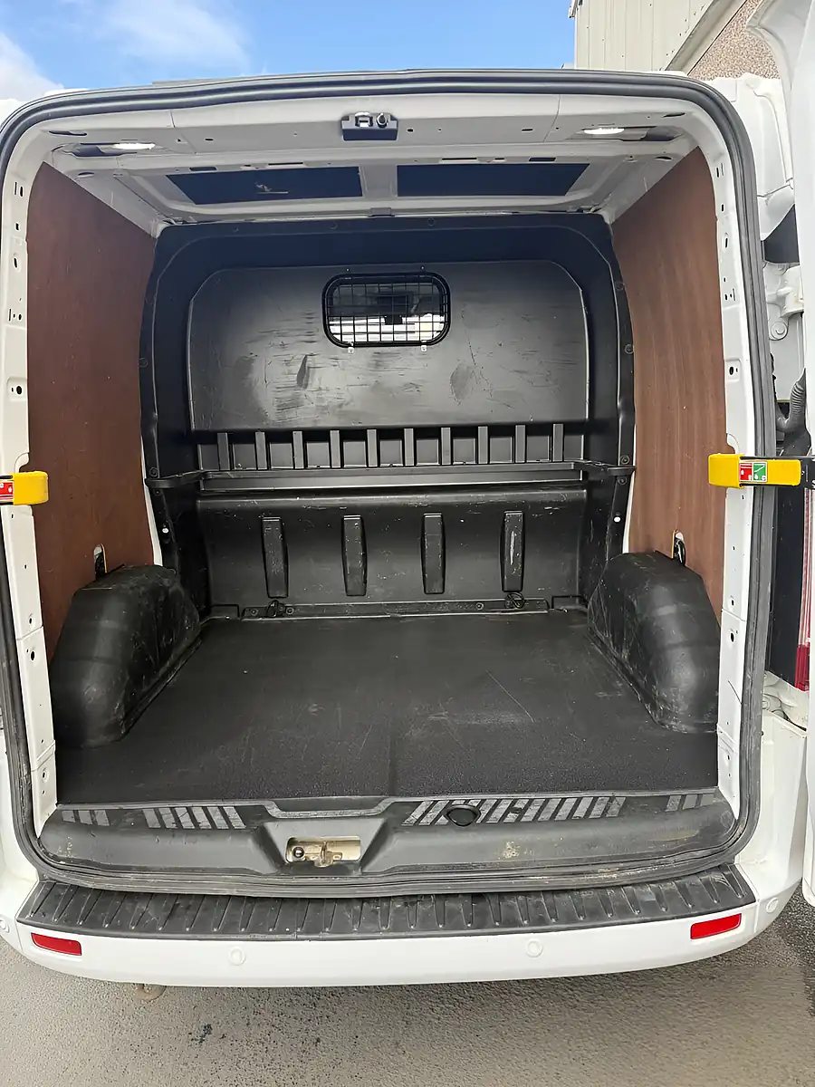 Used 2022 Ford Transit Custom Limited White - Interior and Exterior details 13