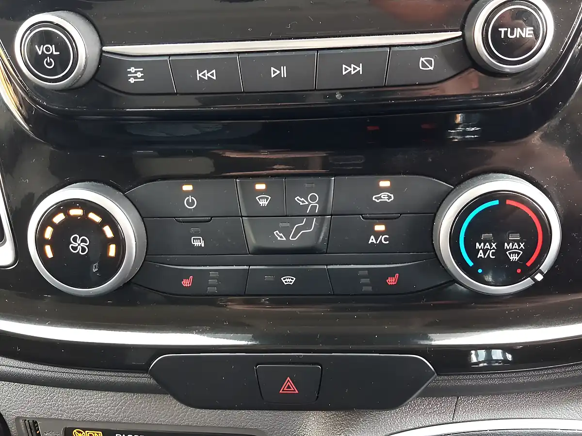 Used 2022 Ford Transit Custom Limited White - Interior and Exterior details 17