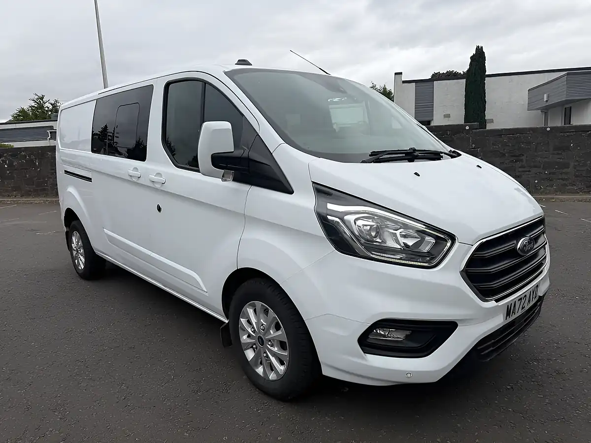 Used 2022 Ford Transit Custom Limited White - Front View