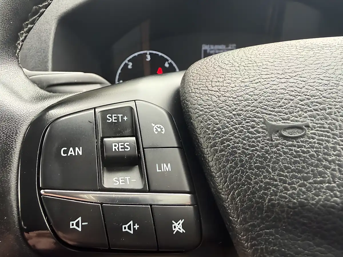 Used 2022 Ford Transit Custom Limited White - Interior and Exterior details 18