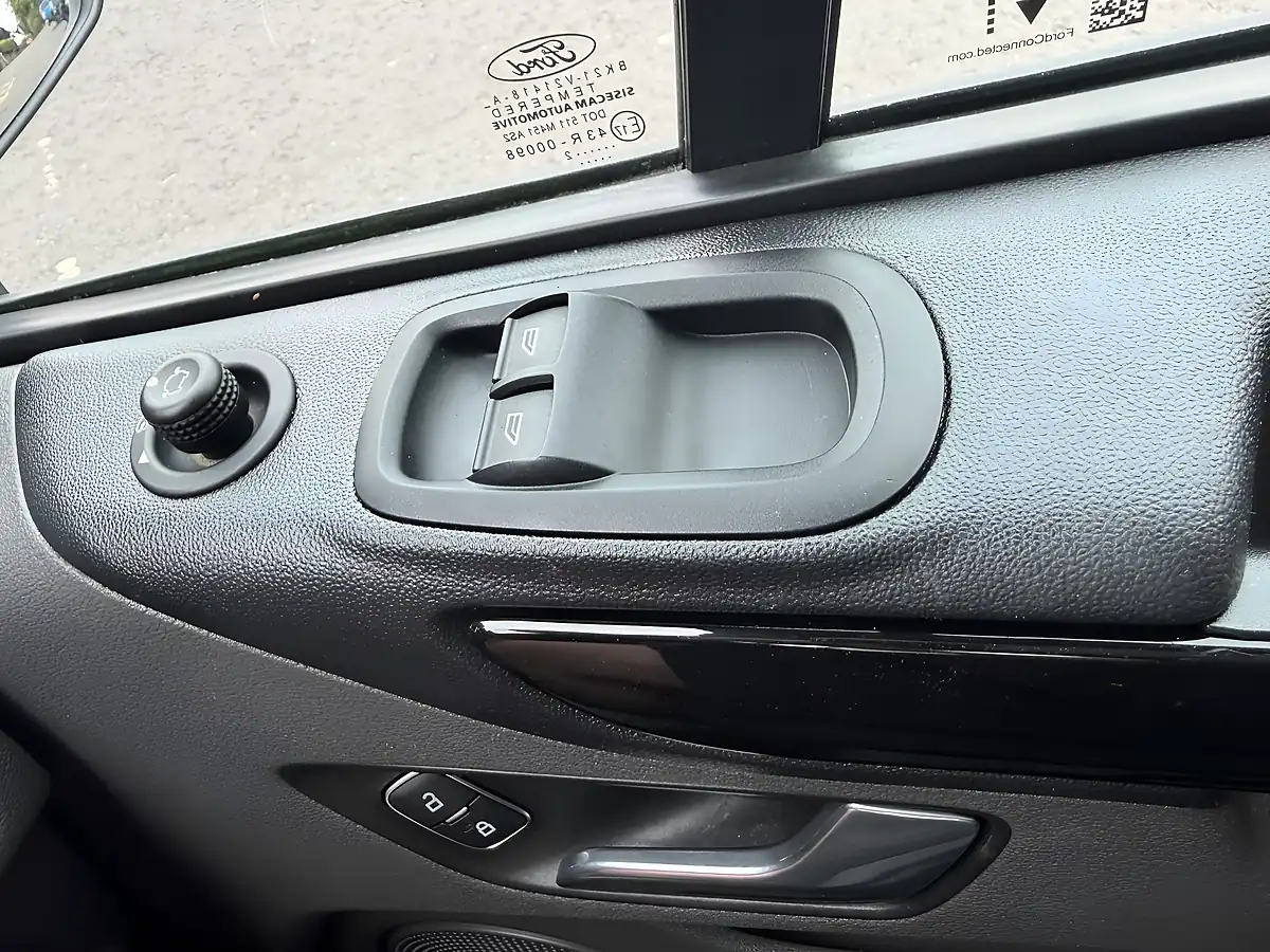 Used 2022 Ford Transit Custom Limited White - Interior and Exterior details 18