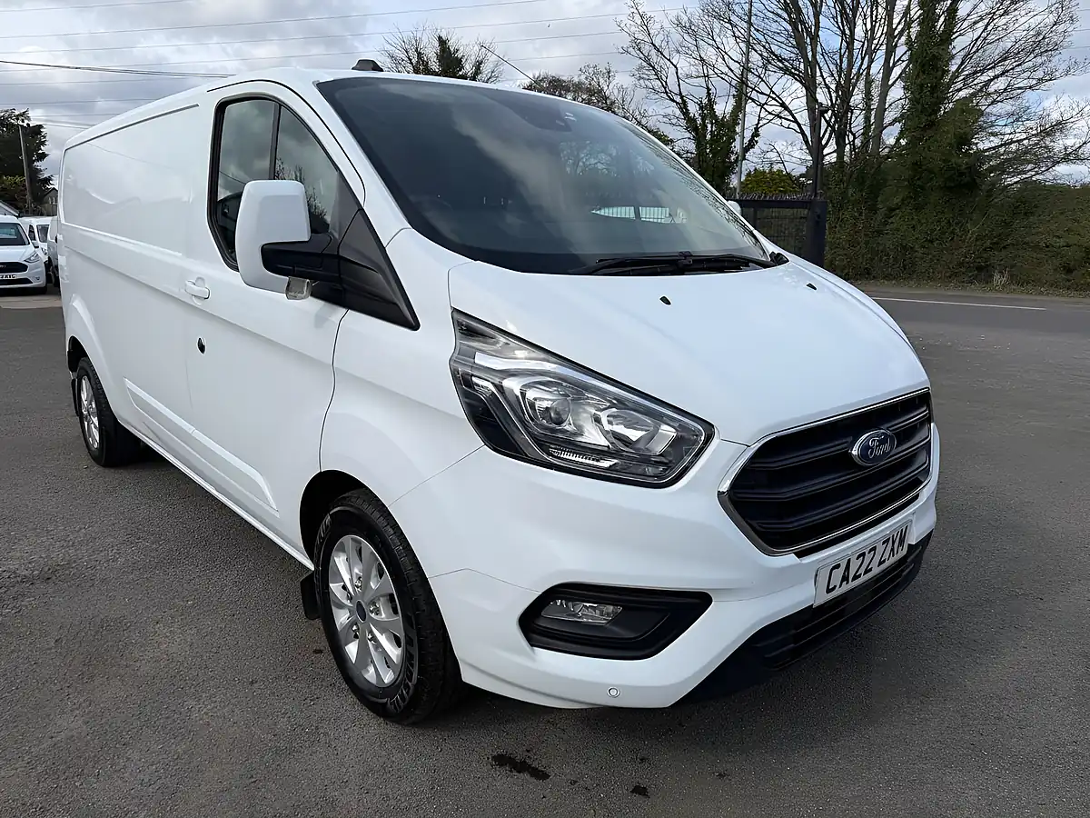 Used 2022 Ford Transit Custom Limited White - Interior and Exterior details 10
